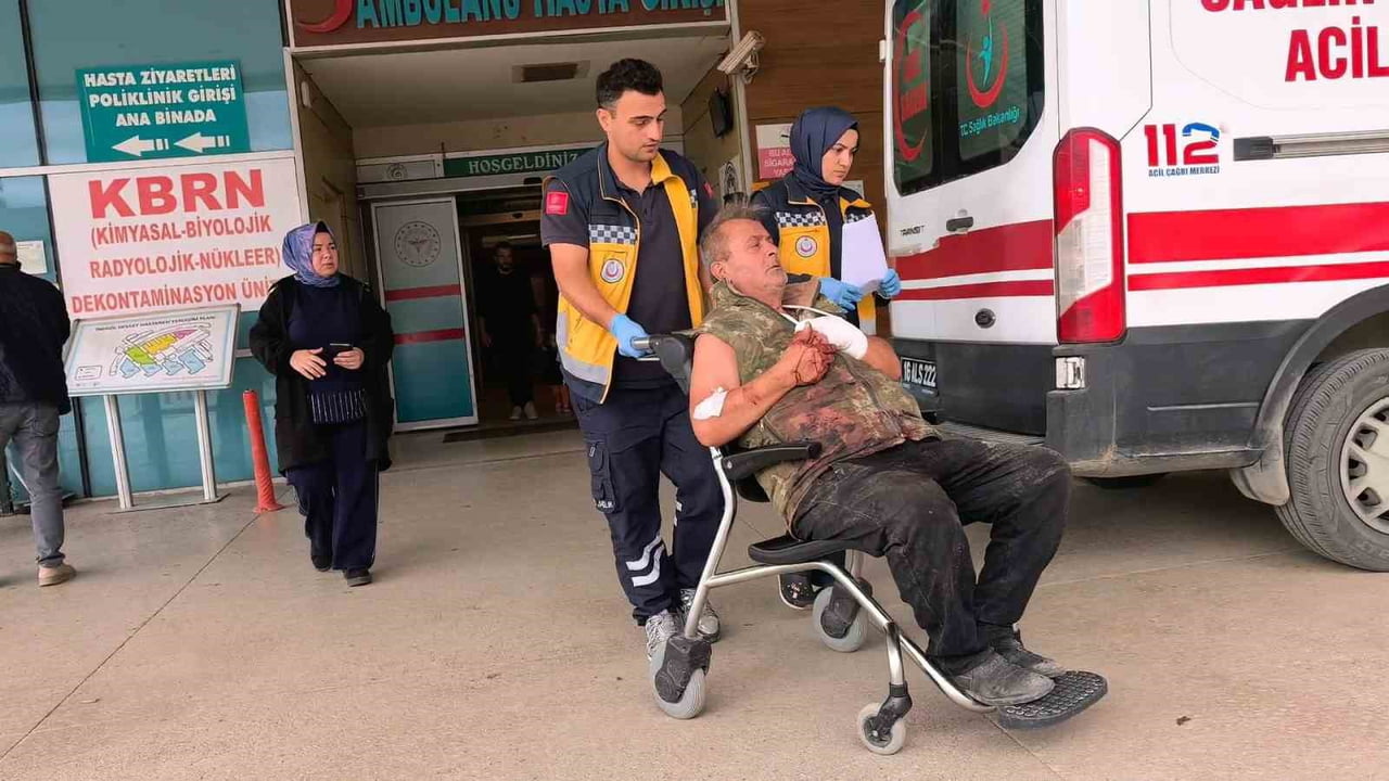 BURSA’NIN İNEGÖL İLÇESİNDE ODUN KESİMİ SIRASINDA MOTORLU TESTEREYE ELİNİ KAPTIRAN 61 YAŞINDAKİ...