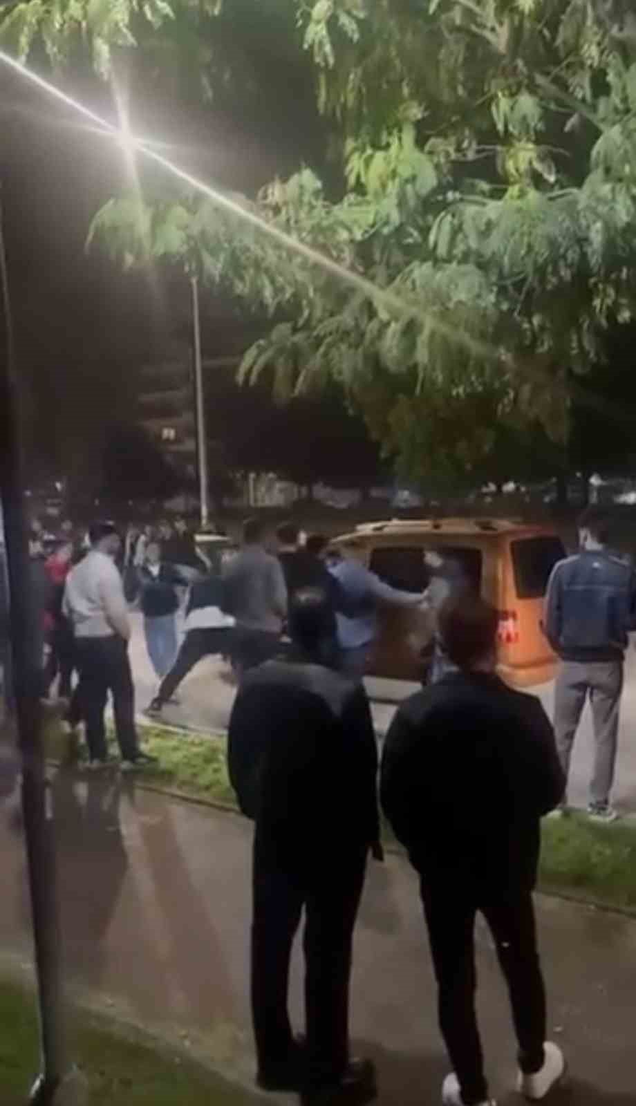BURSA’NIN MERKEZ YILDIRIM İLÇESİNDE BULUNAN SAĞLIKLI YAŞAM PARKI’NDA GENÇLER ARASINDA ÇIKAN KAVGA...