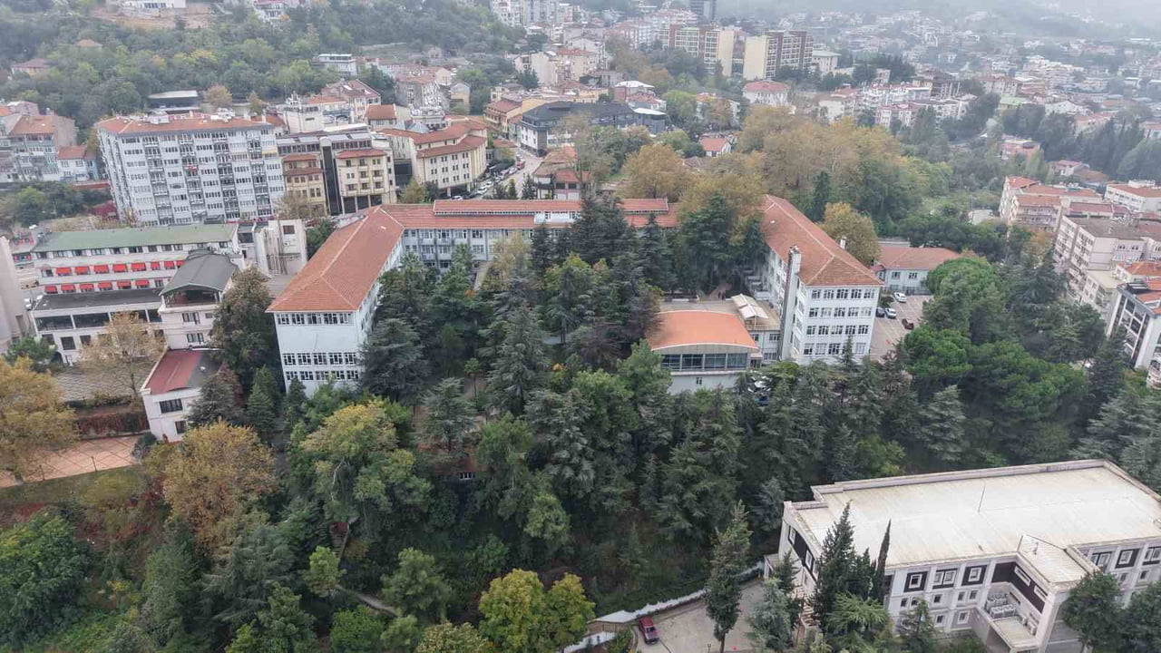 BURSALILAR ARASINDA ASKERİ HASTANE OLARAK BİLİNEN ŞEHİT İLKER ÇELİKCAN FİZİK TEDAVİ VE...
