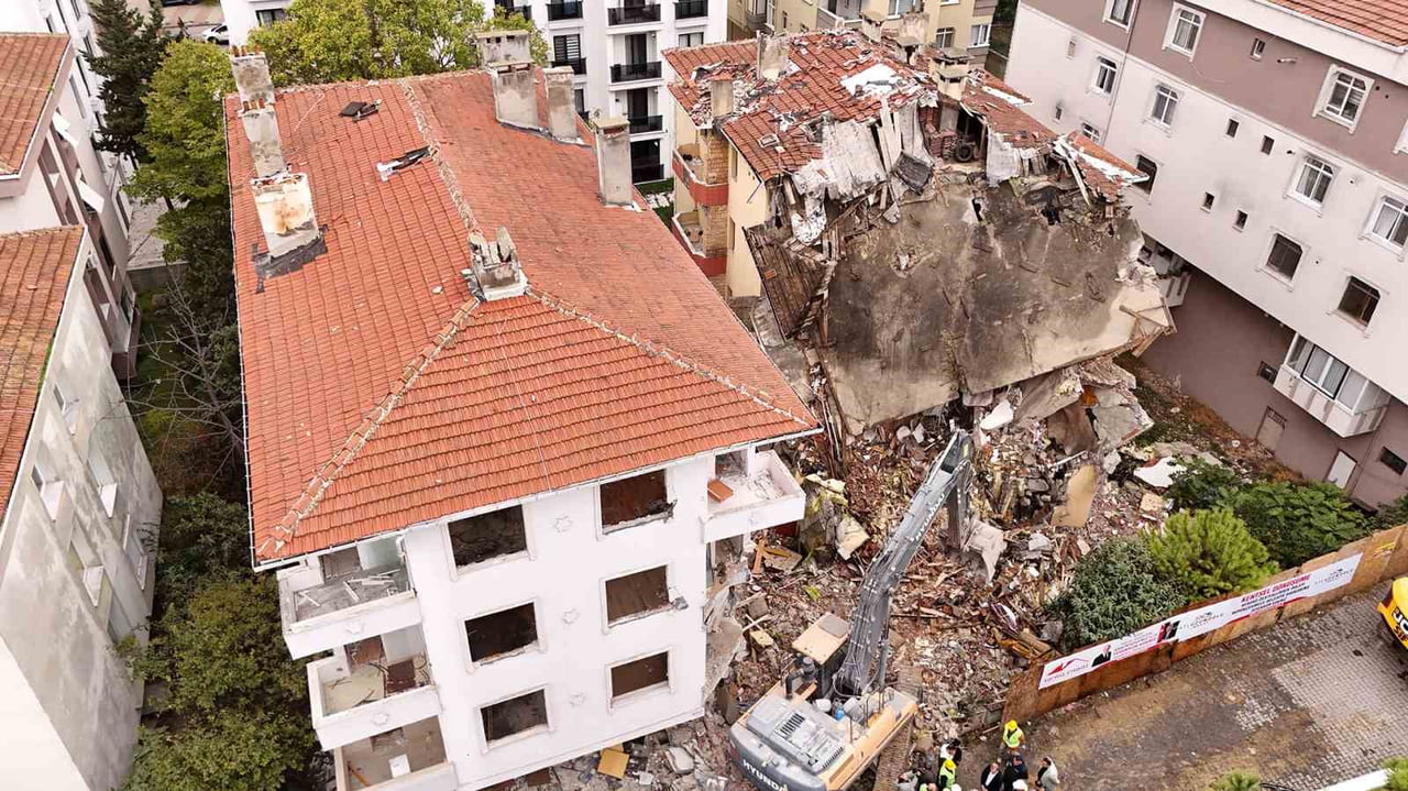 BÜYÜKÇEKMECE’DE 19 MAYIS MAHALLESİ’NDE 1980 VE 1985 YILLARINDA İNŞA EDİLEN 2 BLOK VE 21 BAĞIMSIZ...