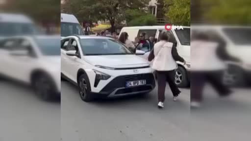 Büyükçekmece’de kadınların yol verme kavgası kamerada