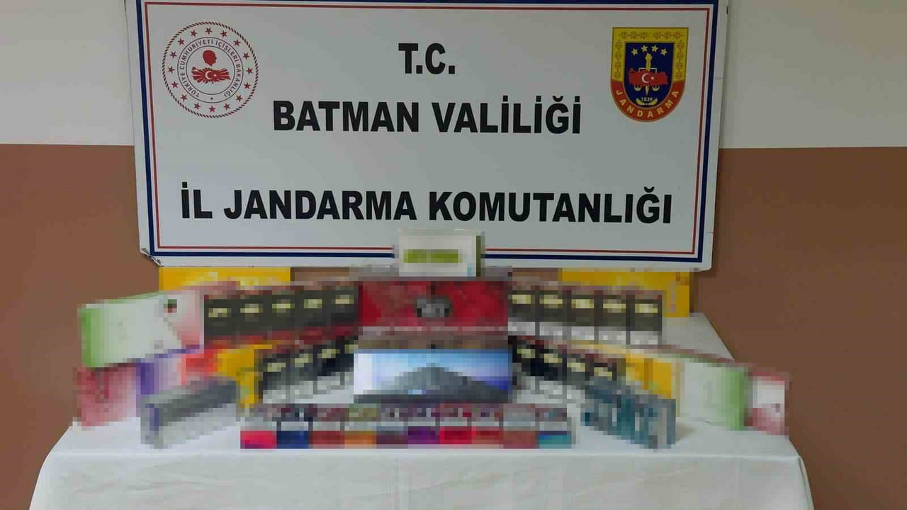 ÇALIŞMALARDA 2 BİN 770 PAKET GÜMRÜK KAÇAĞI SİGARA, 11 ADET GÜMRÜK KAÇAĞI ELEKTRONİK SİGARA VE 43...