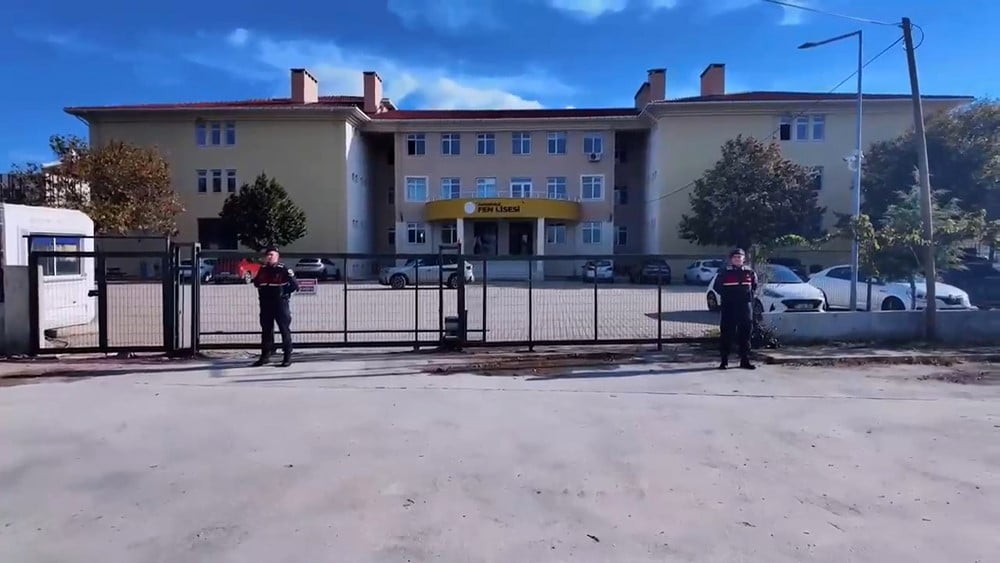 ÇANAKKALE'DE EĞİTİM VE ÖĞRETİM DÖNEMİNDE ÇOCUKLARIN GÜVENLİĞİ İÇİN EMNİYET VE JANDARMA EKİPLERİNCE...