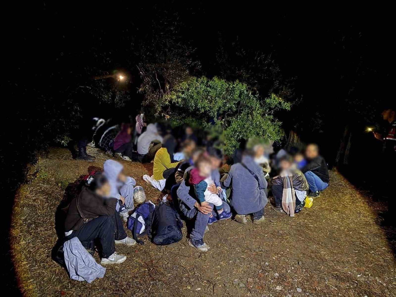 ÇANAKKALE’DE JANDARMA EKİPLERİNCE GERÇEKLEŞTİRİLEN 6 İNSAN KAÇAKÇILIĞI OPERASYONUNDA 2 ORGANİZATÖR...