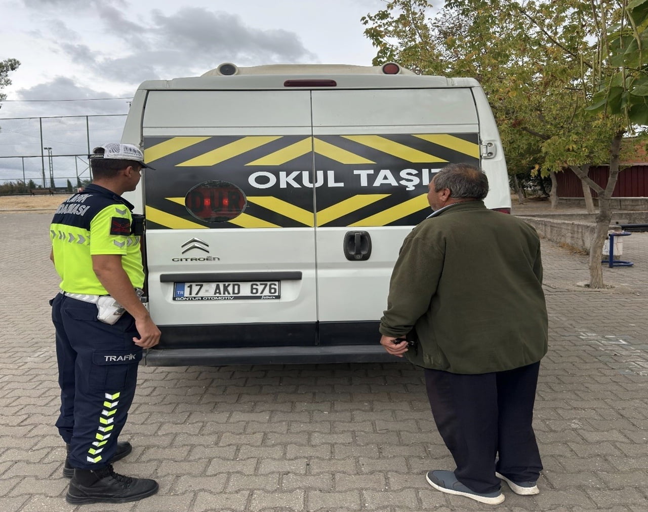 ÇANAKKALE’DE JANDARMA EKİPLERİNCE OKUL SERVİSLERİNE DENETİM GERÇEKLEŞTİRİLDİ.