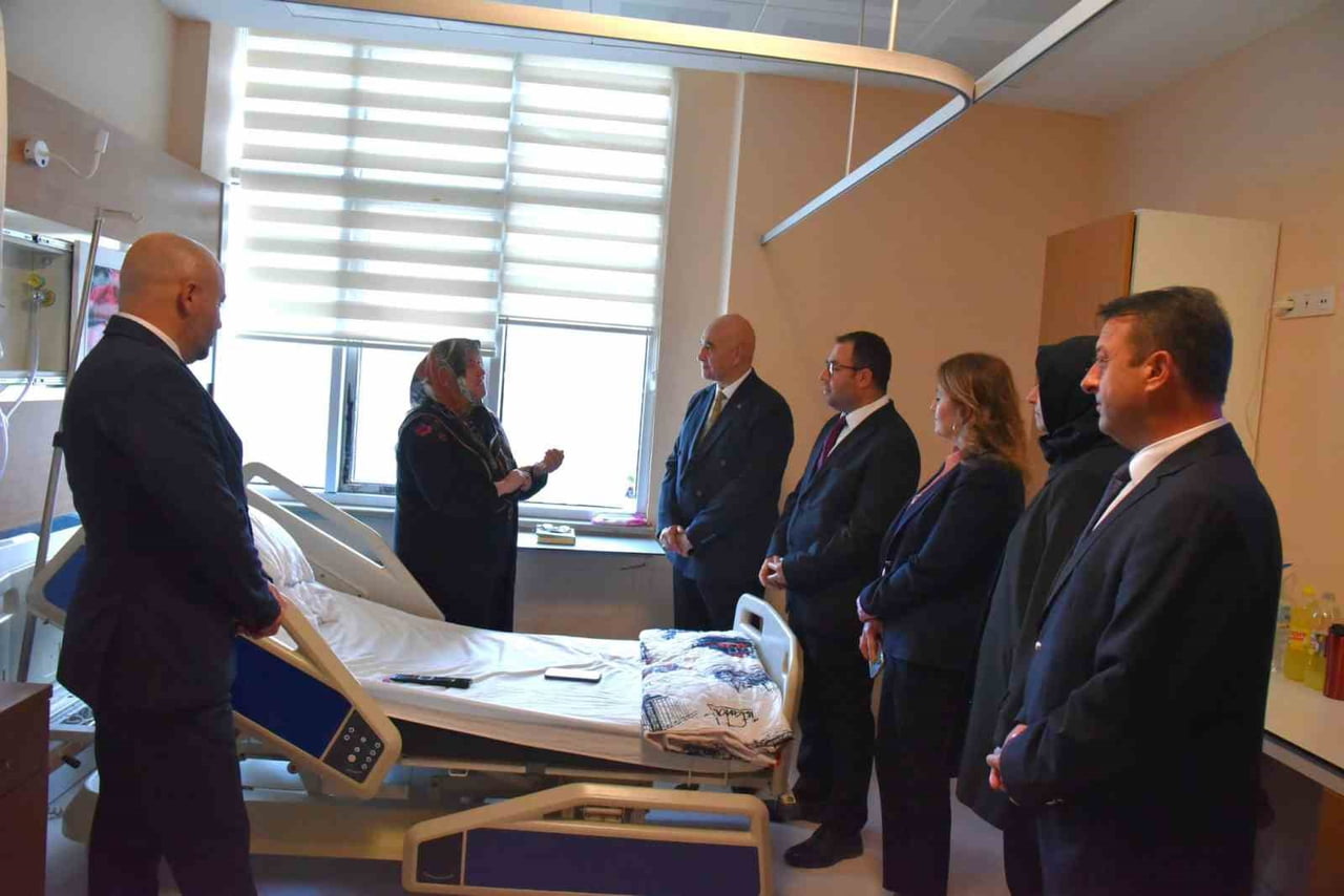 ÇANAKKALE İL SAĞLIK MÜDÜRÜ DR. HAKAN GÖRGÜLÜ 26 EKİM HASTA HAKLARI GÜNÜ VESİLESİYLE MEHMET AKİF...