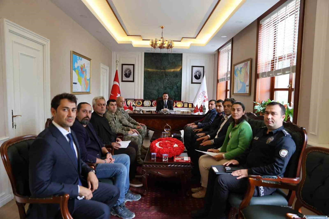 ÇANAKKALE’NİN GÖKÇEADA İLÇESİNDE 29 EKİM CUMHURİYET BAYRAMI KUTLAMA KOMİTESİ TOPLANTISI...