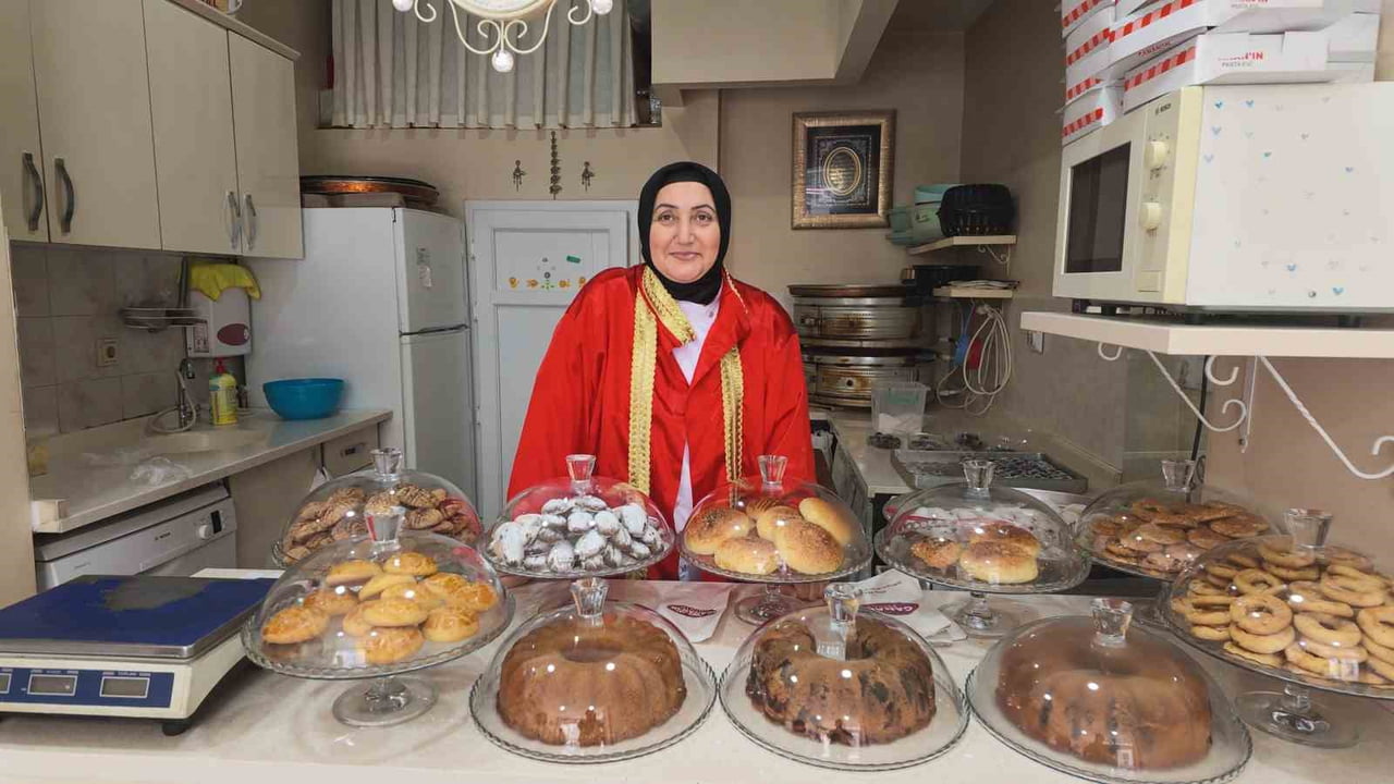 ÇANKIRI'DA ÇOCUKLUK HAYALİNİ GERÇEKLEŞTİREREK KURDUĞU PASTA EVİNİ 10 YILDA KENDİ ÇABALARIYLA...