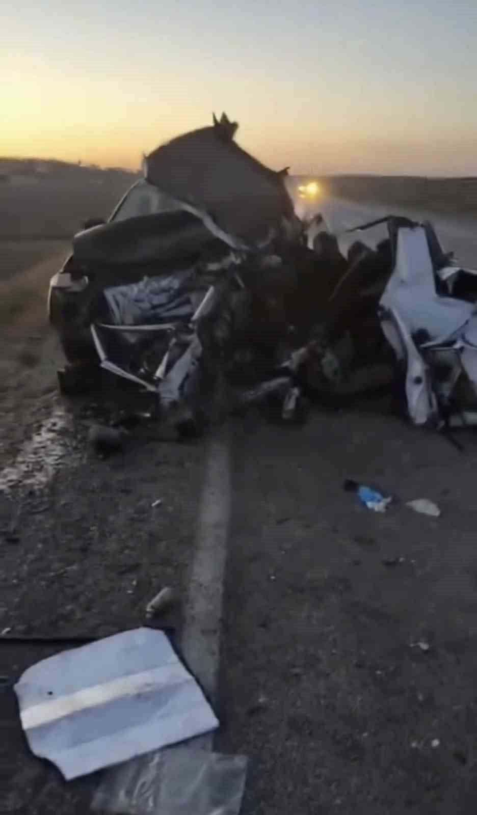 ÇANKIRI’NIN KIZILIRMAK İLÇESİNDE OTOMOBİL İLE PİKABIN ÇARPIŞMASI SONUCU 1 KİŞİ HAYATINI KABETTİ, 2...