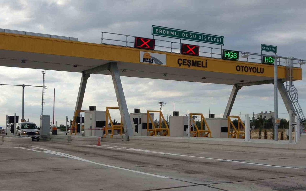 ÇEŞMELİ-ERDEMLİ-SİLİFKE-TAŞUCU OTOYOLU'NUN ÇEŞMELİ-KIZKALESİ KESİMİNDEN İLK GÜNDE BİNLERCE ARAÇ...