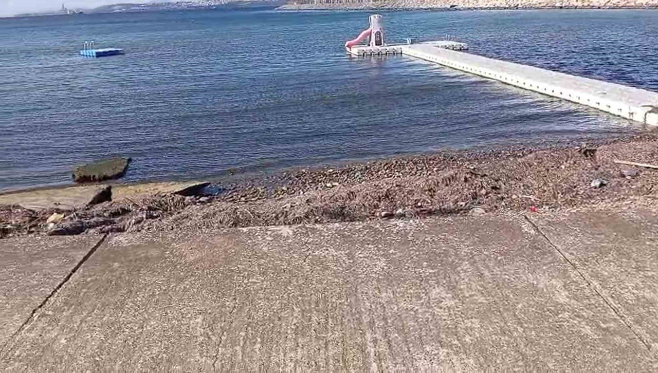ÇİFTLİKKÖY İLÇESİNE BAĞLI TAŞKÖPRÜ BELDESİNDE MARMARA DENİZİ’NE KIRMIZI RENKLİ SU DÖKÜLDÜĞÜ...