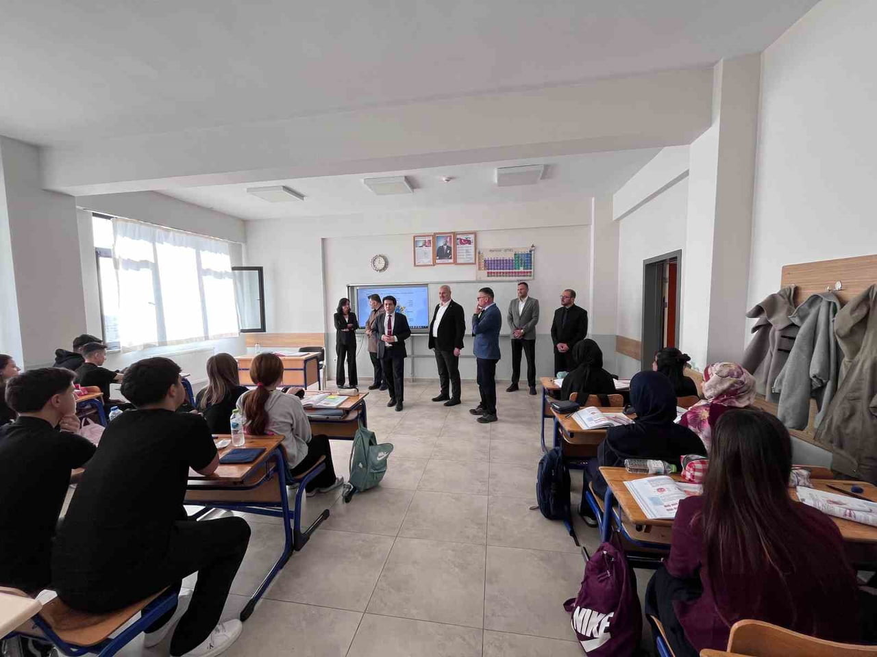 ÇİLİMLİ KAYMAKAMI AHMET ALİ ALTINTAŞ, BELEDİYE BAŞKANI YILMAZ YILDIZ İLE BİRLİKTE ÇİLİMLİ ANADOLU...