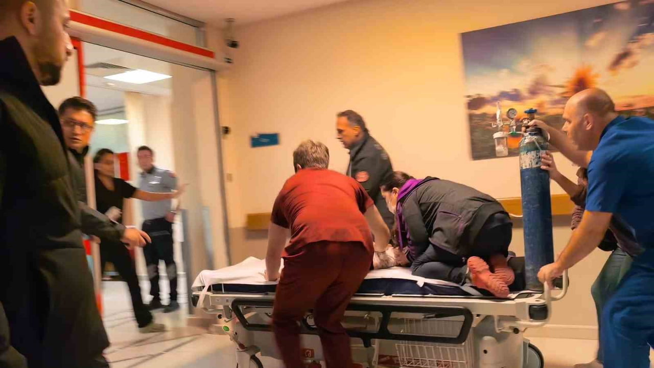 ÇOCUK DOKTORU 1 YAŞINDAKİ BEBEĞE SEDYE ÜZERİNDE BÖYLE MÜDAHALE ETTİ