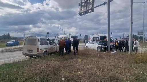 Çorum’da minibüs ile otomobil çarpıştı: 6 yaralı
