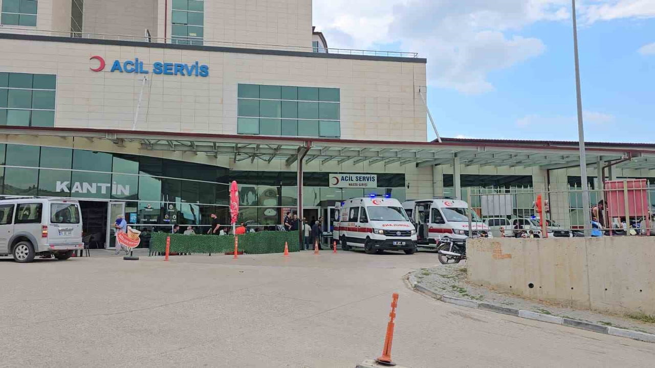 COŞKUN ÖCALAN'IN (35) CENAZESİ, OTOPSİ YAPILMAK ÜZERE VEZİRKÖPRÜ DEVLET HASTANESİ MORGUNA...