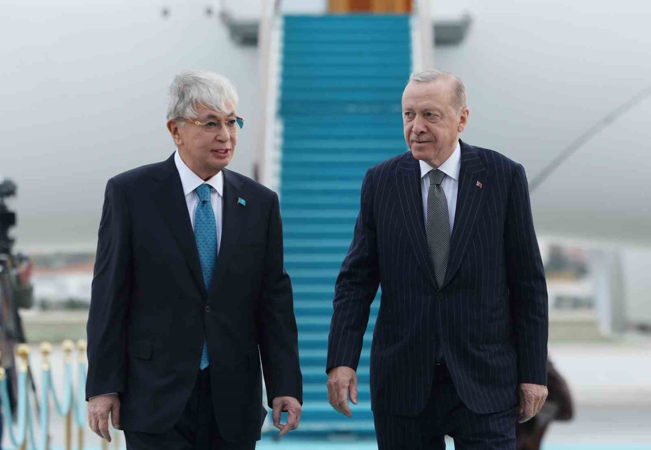 CUMHURBAŞKANI ERDOĞAN’IN DAVETİ ÜZERİNE RESMİ ZİYARETTE BULUNMAK İÇİN TÜRKİYE’YE GELEN KAZAKİSTAN...