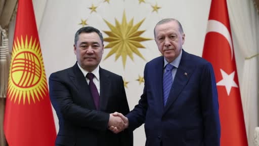 Cumhurbaşkanı Erdoğan, Kırgızistan Cumhurbaşkanı Caparov  bir araya geldi