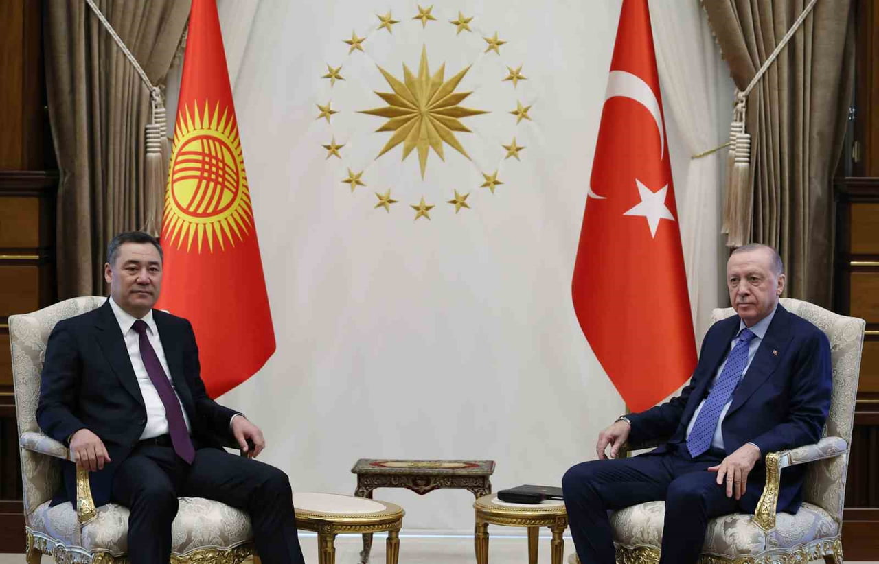 CUMHURBAŞKANI ERDOĞAN, KIRGIZİSTAN CUMHURBAŞKANI SADIR CAPAROV’LA BİR ARAYA GELDİ
