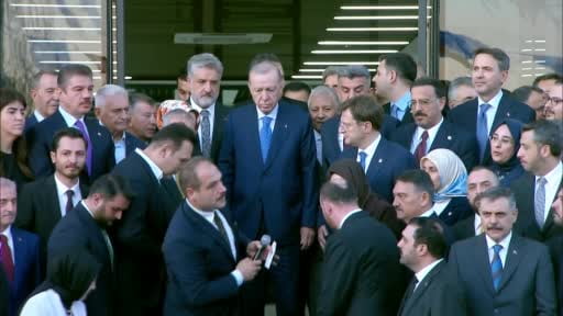 Cumhurbaşkanı Erdoğan: "Biz bu makamlarda sizlere hizmetkar olmak için varız"