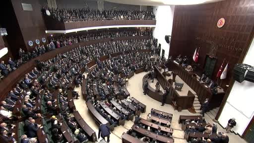 Cumhurbaşkanı Recep Tayyip Erdoğan,"Birisi şuursuzca 'savaştayız' diyor. Hayırdır kiminle...