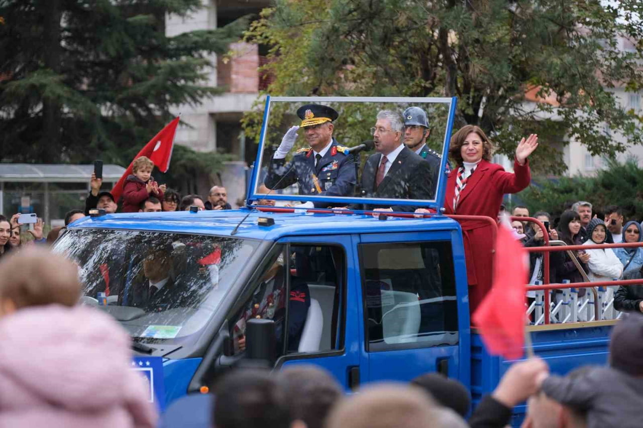 CUMHURİYET’İN İLANININ 103’ÜNCÜ YIL DÖNÜMÜ, ESKİŞEHİR’DE BÜYÜK BİR COŞKU VE GURURLA...