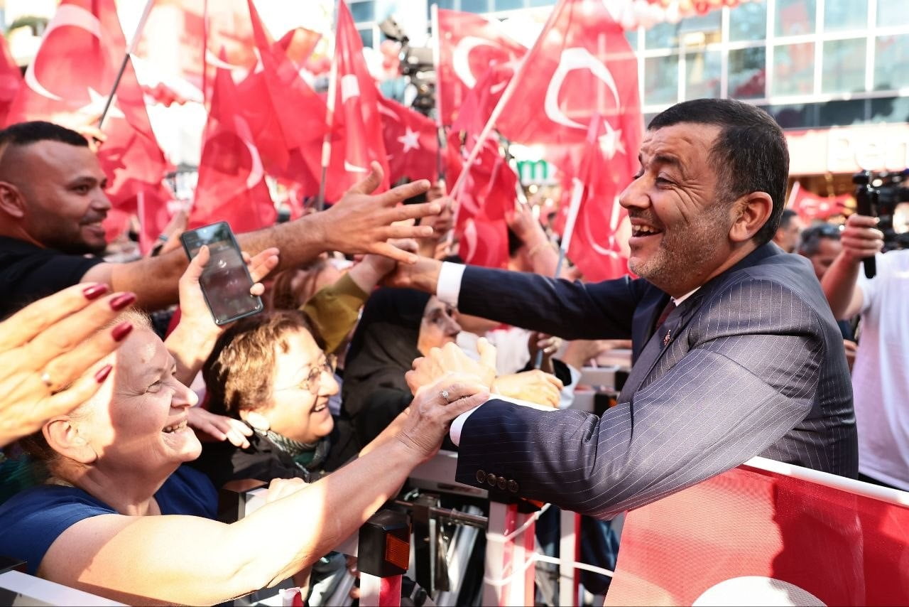 DENİZLİ BÜYÜKŞEHİR BELEDİYE BAŞKANI BÜLENT NURİ ÇAVUŞOĞLU, YENİ PARTİ GENEL BAŞKANI ÖZGÜR ÖZEL’İN...