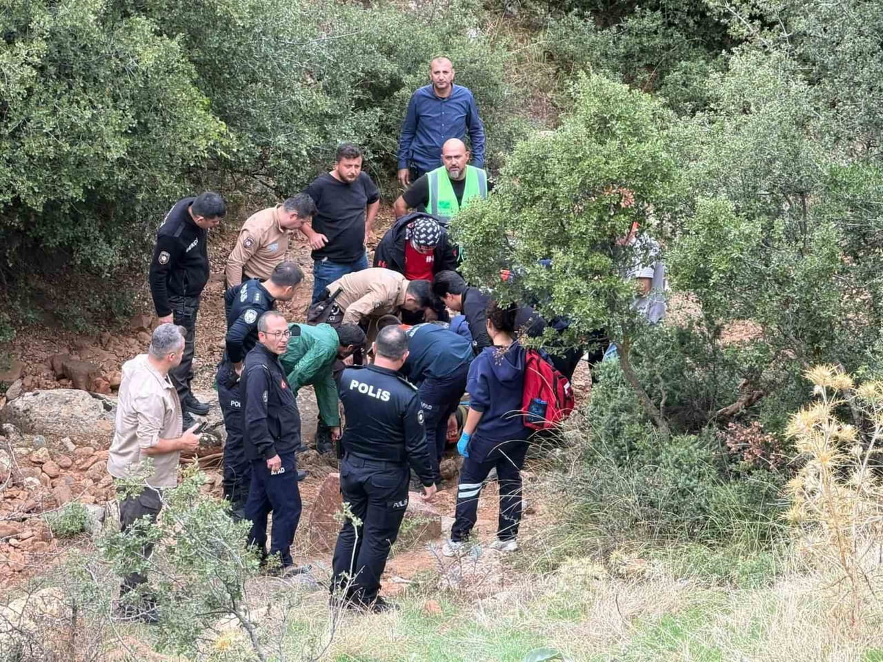 DENİZLİ’DE DÜN ÖĞLEDEN SONRA KAYBOLAN 65 YAŞINDAKİ ALZHEİMER HASTASI FATMA AYLAK, ORMANLIK...