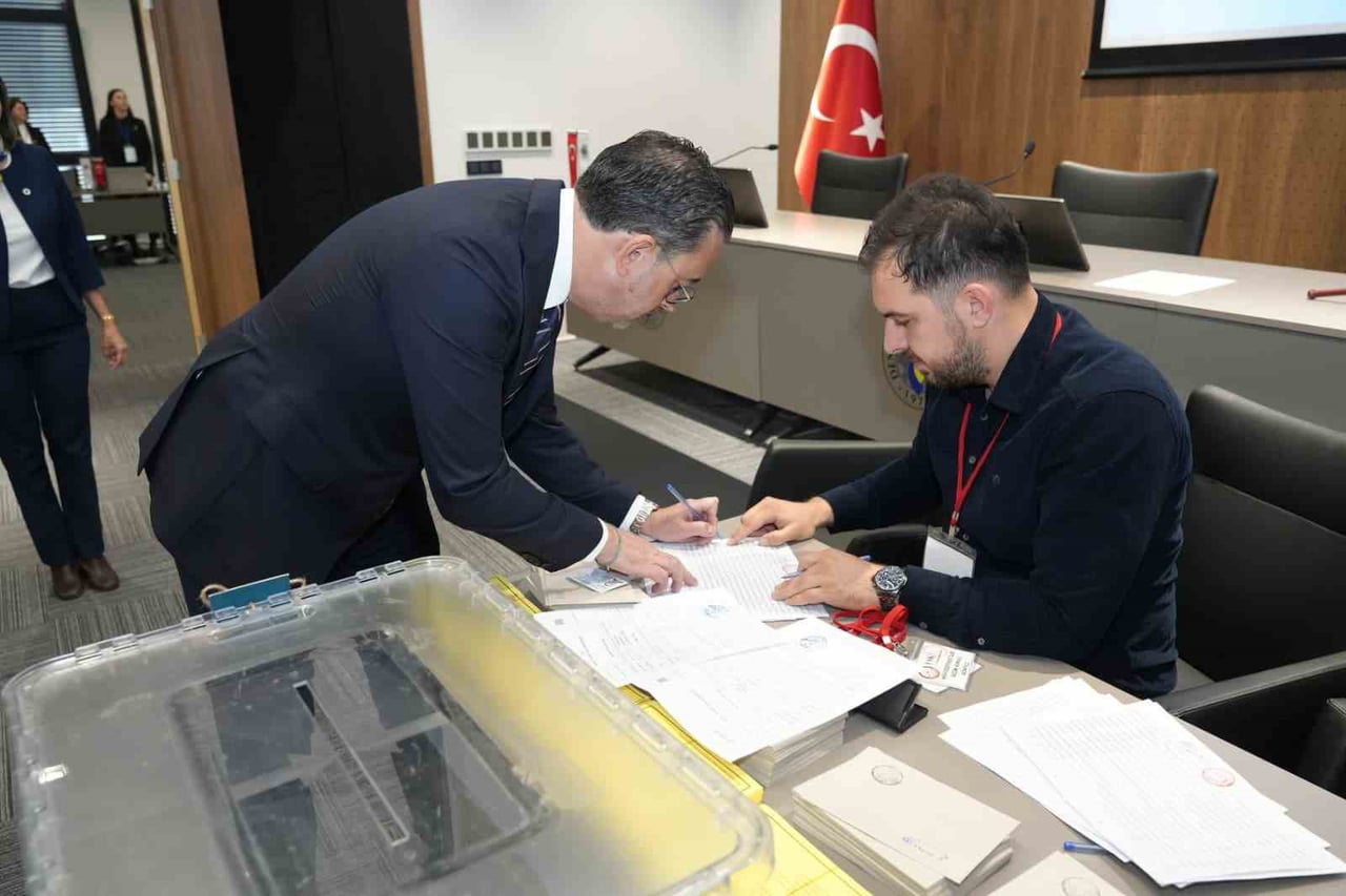 DENİZLİ SANAYİ ODASI'NDA (DSO) SEÇİM HEYECANI YAŞANIYOR. MEVCUT BAŞKAN SELİM KASAPOĞLU'NUN TEK...