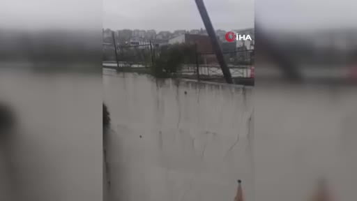 Dev istinat duvarı yerle bir oldu: O anlar kamerada