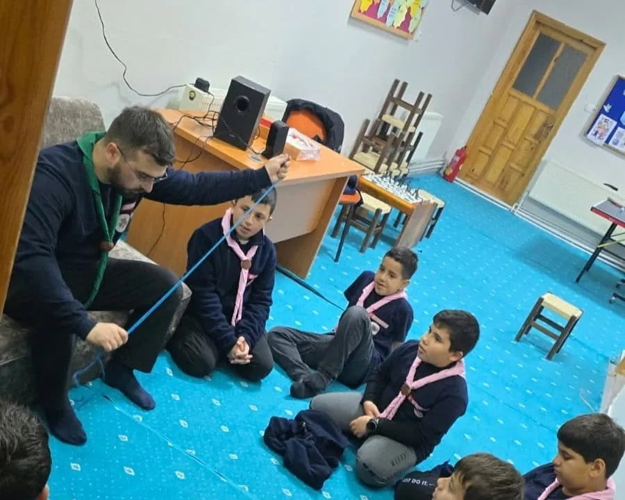 DİYANET İZCİLİK BOYABAT OSMANLI OYMAĞI İZCİLERİ, BEYAZIT CAMİİ’NDE DÜZENLENEN SABAH NAMAZI...