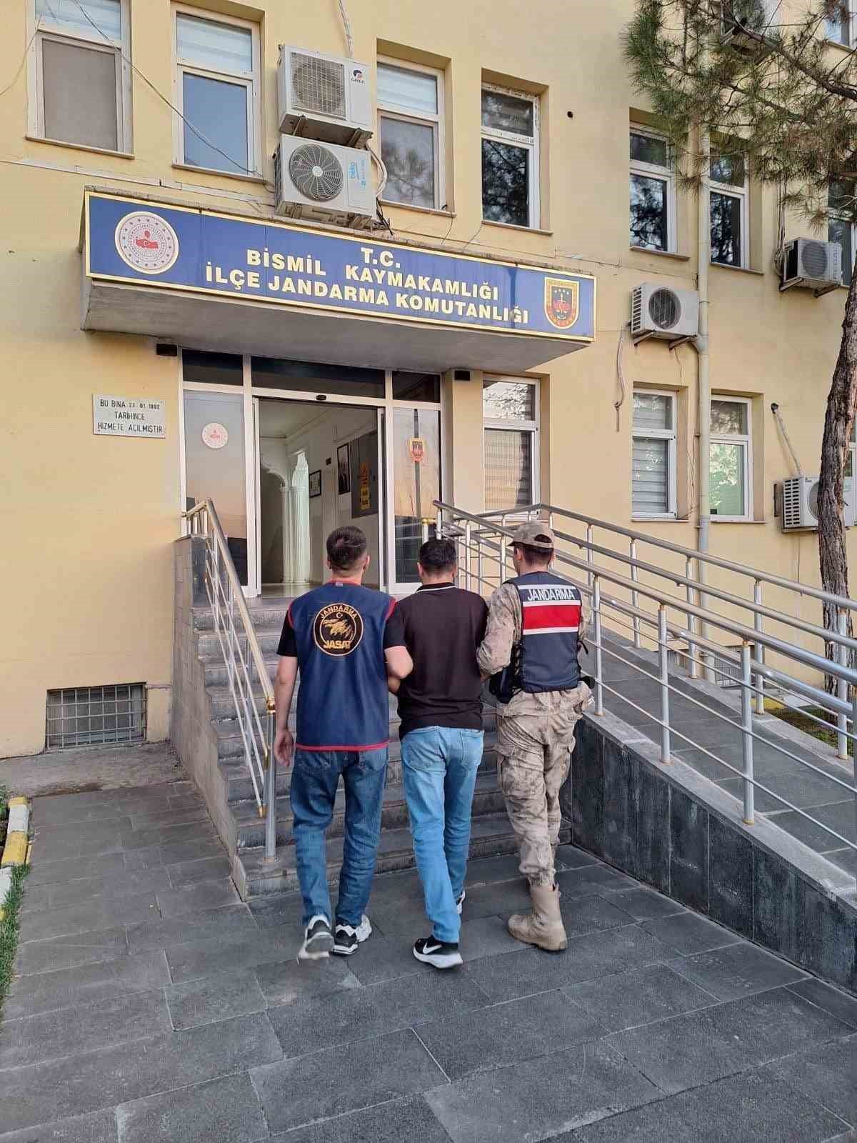 DİYARBAKIR'DA ÇEŞİTLİ SUÇLARDAN ARANAN 110 KİŞİ YAKALANDI.