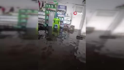 Diyarbakır'da iş yerleri sular altında kaldı