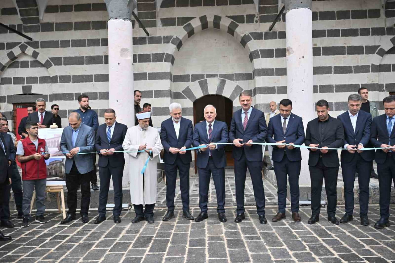 DİYARBAKIR'DA RESTORASYONU TAMAMLANAN VAKIF ESERLERİ YENİDEN İBADETE AÇILDI