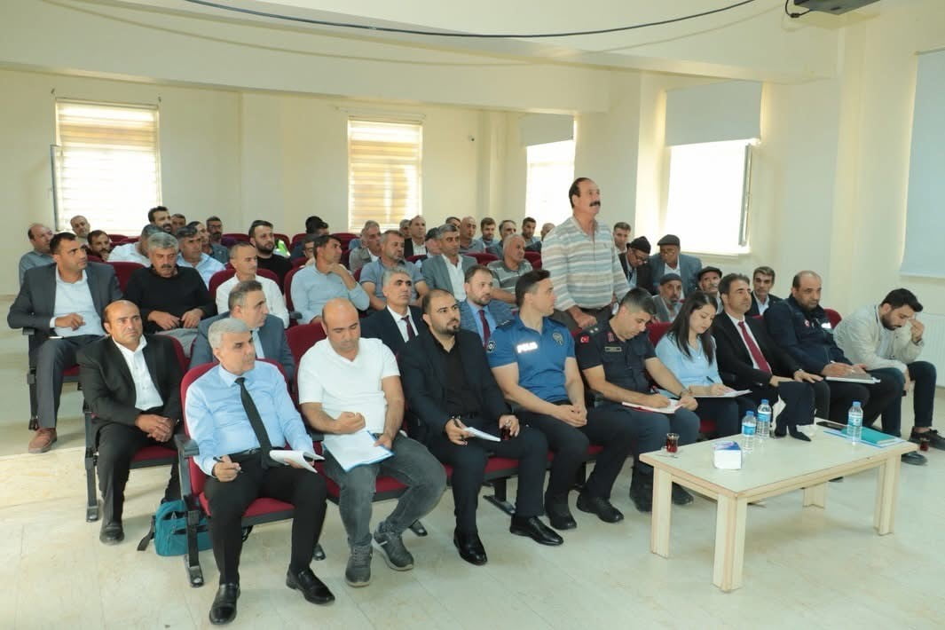 DİYARBAKIR'IN ÇÜNGÜŞ İLÇESİNDE KAYMAKAMLIK ÖNCÜLÜĞÜNDE MUHTARLAR TOPLANTISI...