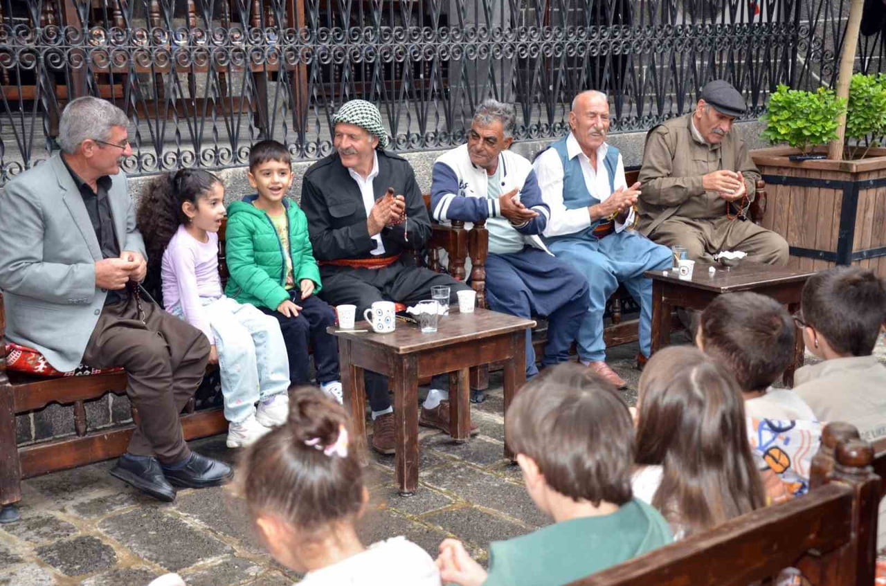 DİYARBAKIR BÜYÜKŞEHİR BELEDİYESİ, ÇOCUKLARIN SANATSAL GELİŞİMLERİNİ DESTEKLEMEK, KENT KÜLTÜRÜNÜ...