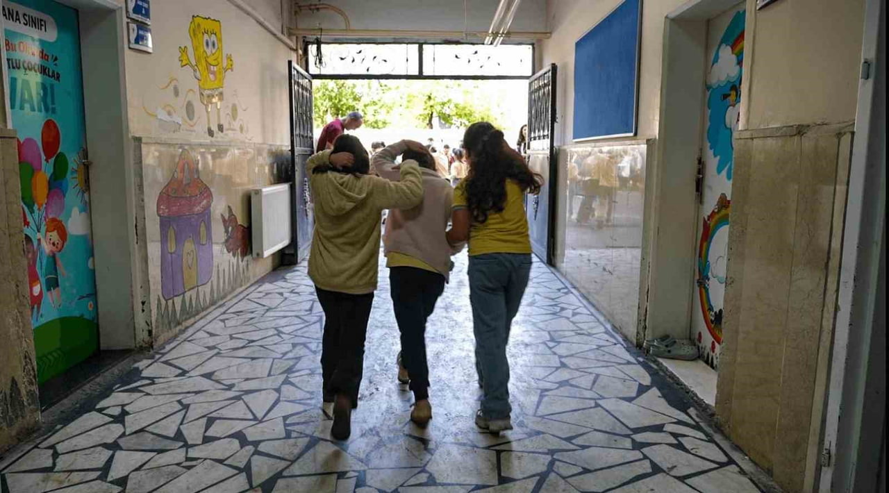 DİYARBAKIR BÜYÜKŞEHİR BELEDİYESİ, ÖĞRENCİ VE ÖĞRETMENLERE YÖNELİK YANGIN EĞİTİMİ, AFET FARKINDALIK...