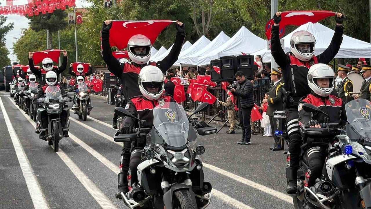 DİYARBAKIR’DA 29 EKİM CUMHURİYET BAYRAMI’NIN 103. YIL DÖNÜMÜ, VALİLİK ÖNÜNDE DÜZENLENEN TÖRENLE...