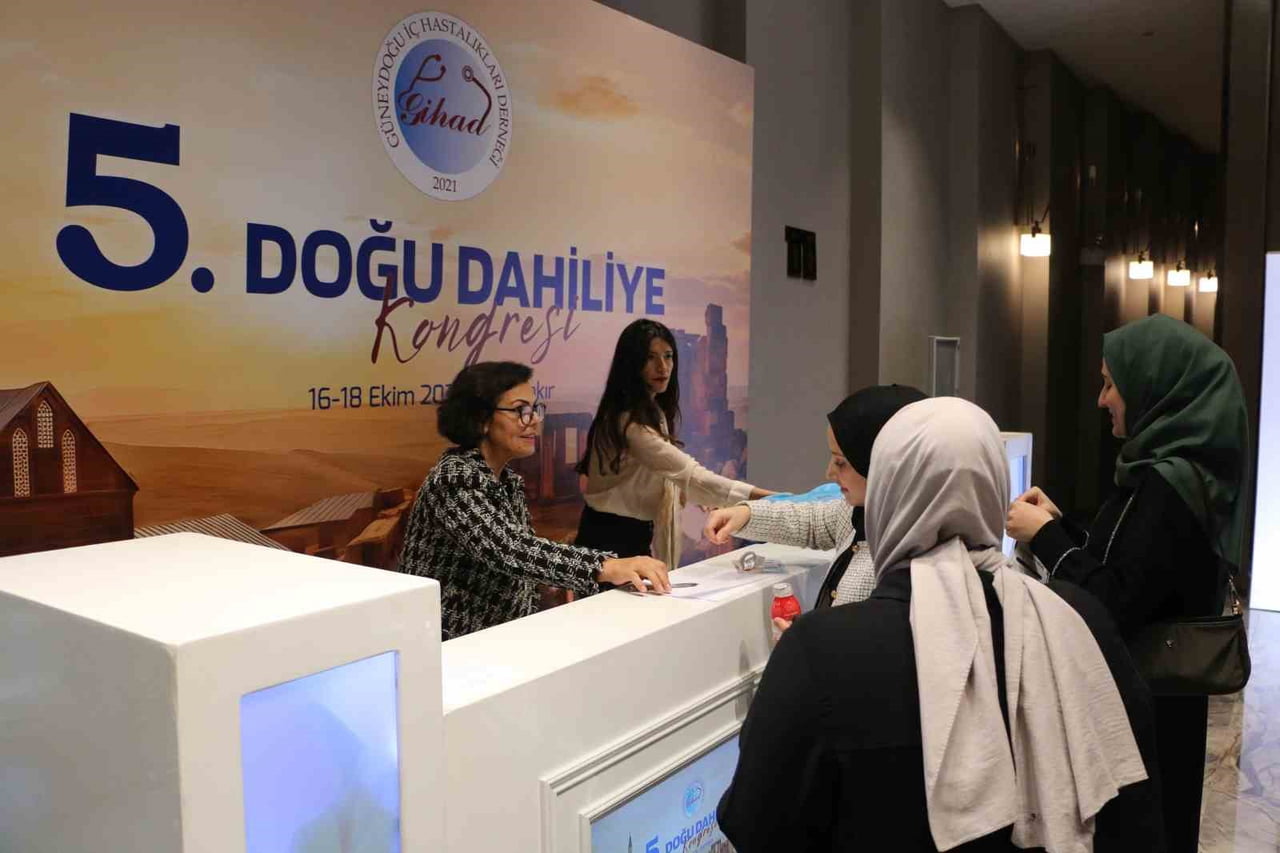 DİYARBAKIR’DA BEŞİNCİSİ DÜZENLENEN DOĞU DAHİLİYE KONGRESİ, TÜRKİYE’NİN FARKLI KENTLERİNDEN UZMAN...