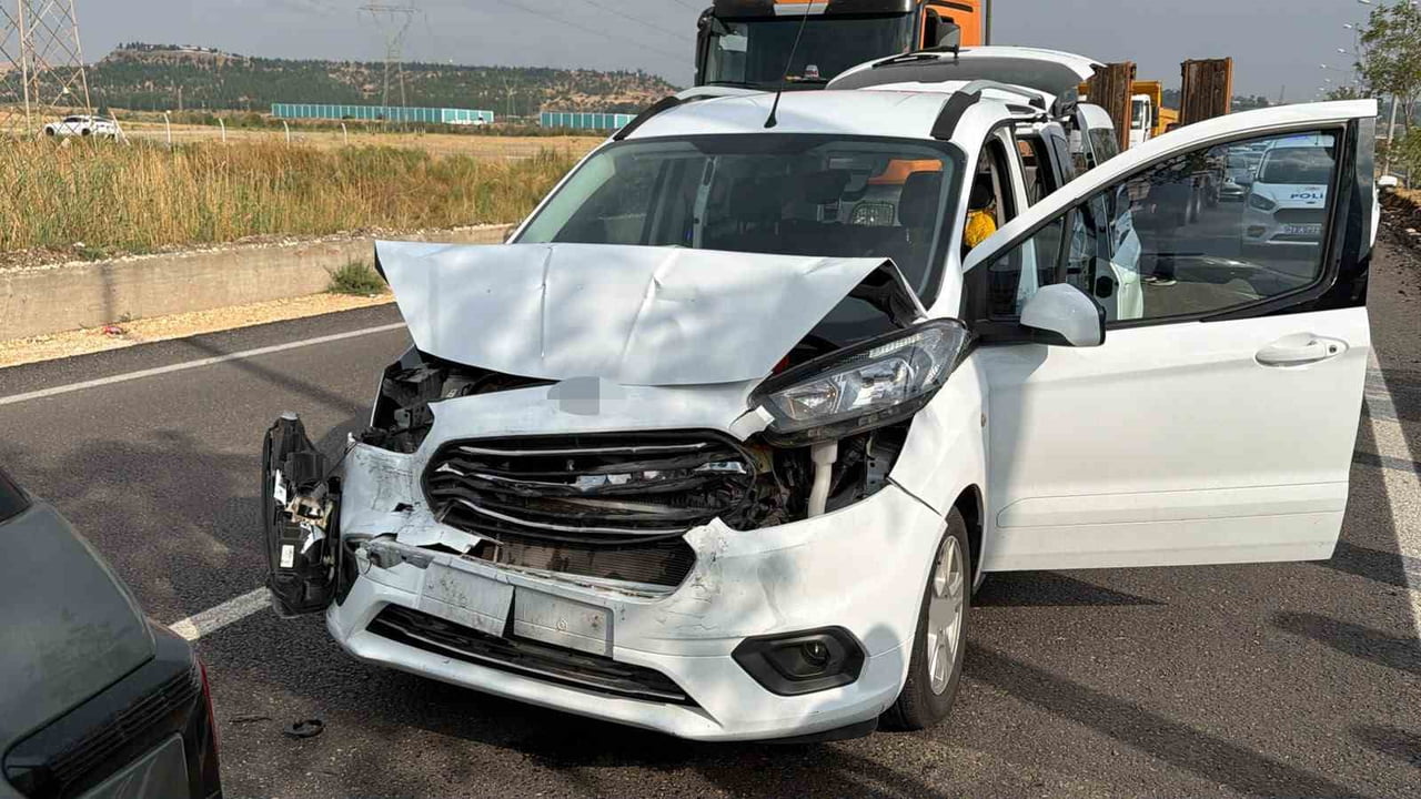DİYARBAKIR’DA İKİ ARACIN ÇARPIŞMASI SONUCU MEYDANA GELEN TRAFİK KAZASINDA 3 KİŞİ...