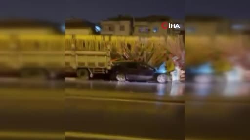 Diyarbakır’da otomobil kerestelerin arasına daldı: 2 yaralı