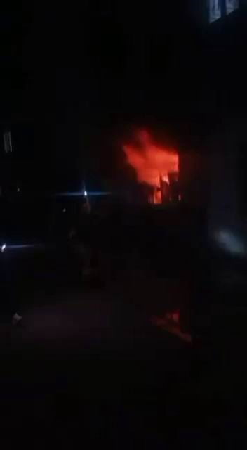 DİYARBAKIR’IN BAĞLAR İLÇESİNDE BİR APARTMANIN ZEMİN KATINDA ÇIKAN YANGIN PANİĞE NEDEN...