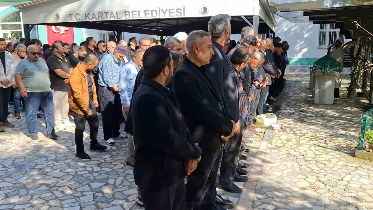 DOĞAN ARSLAN İÇİN KARTAL TOPSELVİ YENİ MAHALLE KUBBELİ CAMİ'NDE TÖREN DÜZENLENDİ