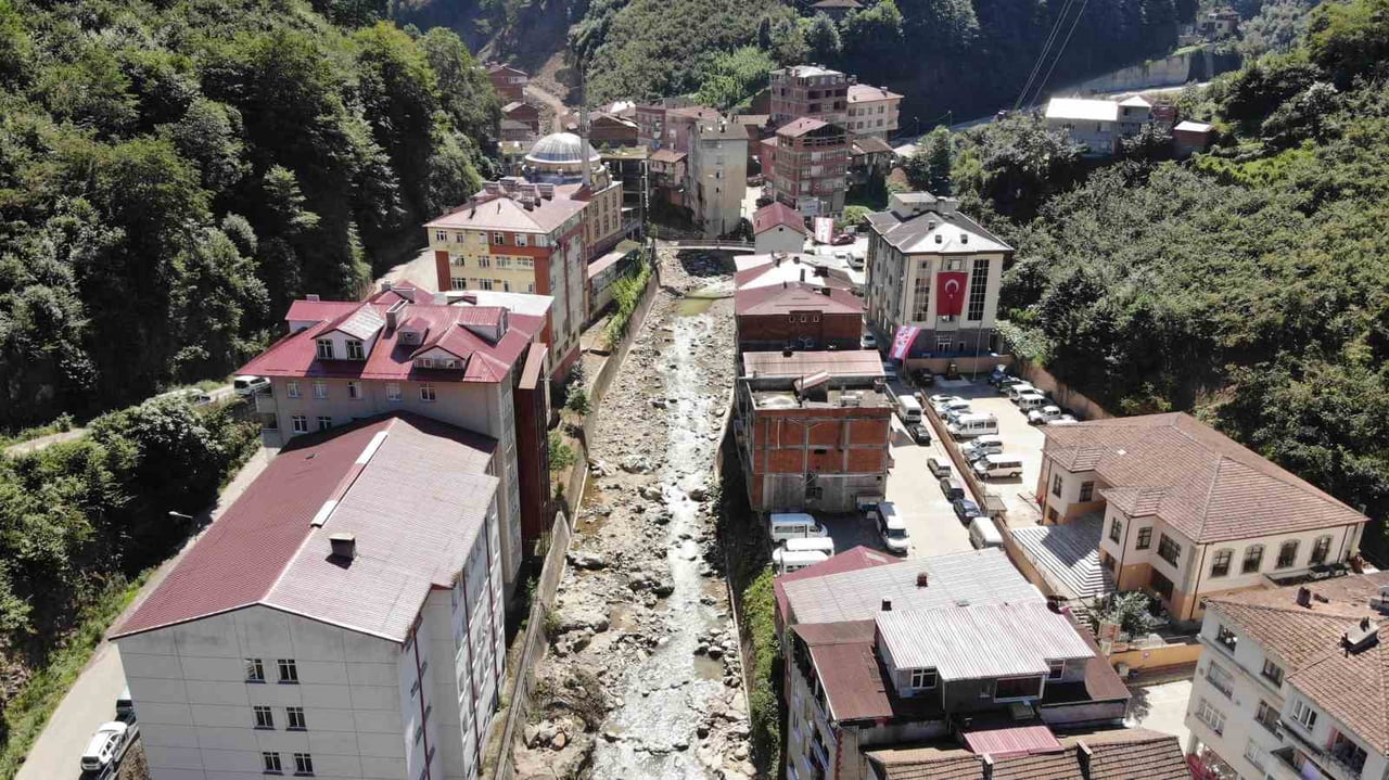 DOĞU KARADENİZ’DE DERE YATAKLARINDAKİ YAPILAŞMA TEHLİKESİ, SEL VE TAŞKINLARLA DEFALARCA GÜNDEME...