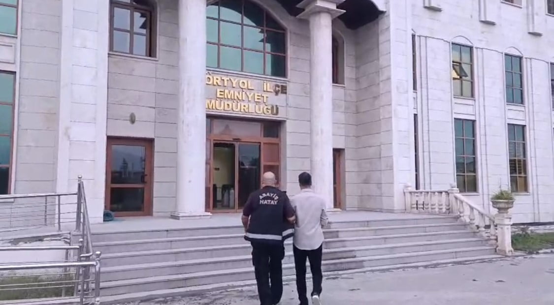 DÖRTYOL’DA DOLANDIRICILIK SUÇUNDAN 2 YIL HAPİS CEZASIYLA ARANAN HÜKÜMLÜ YAKALANARAK CEZAEVİNE...