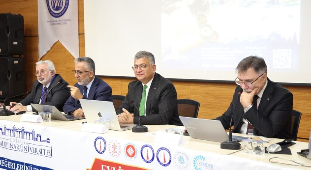 DPÜ’DE EVLİYA ÇELEBİ SEMPOZYUMU DÜZENLENDİ