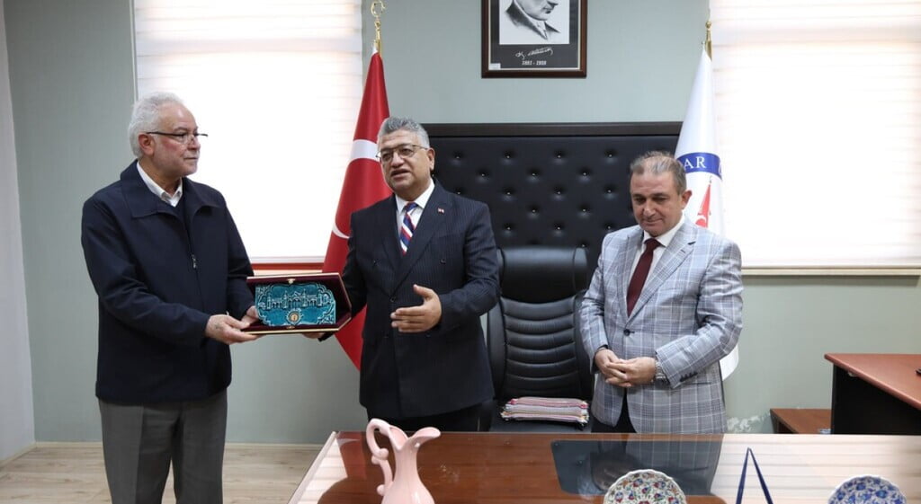 DPÜ GÜZEL SANATLAR FAKÜLTESİ’NDE DEKANLIK GÖREVİNE PROF. DR. AYHAN KAHRAMAN ATANDI