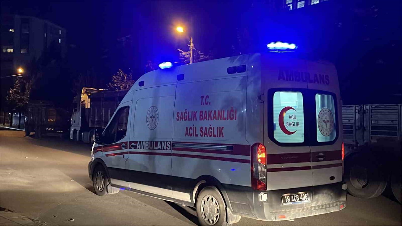 ‘DUR’ İHTARINA UYMAYAN MOTOSİKLETLİ POLİS MEMURUNA ÇARPTI