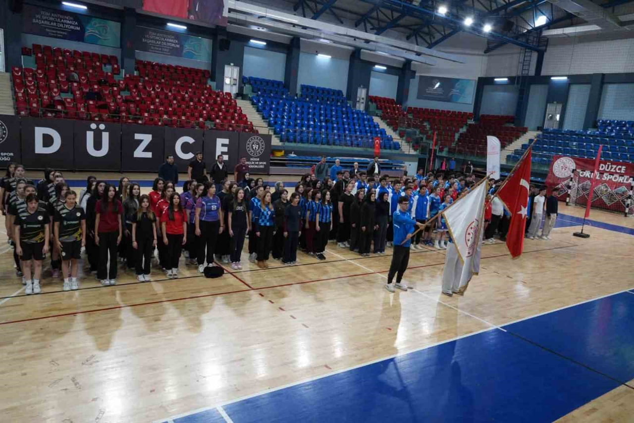 DÜZCE'DE 2026-2027 EĞİTİM ÖĞRETİM YILI OKUL SPORLARI SEZONU, BAHÇEŞEHİR SPOR SALONU'NDA DÜZENLENEN...