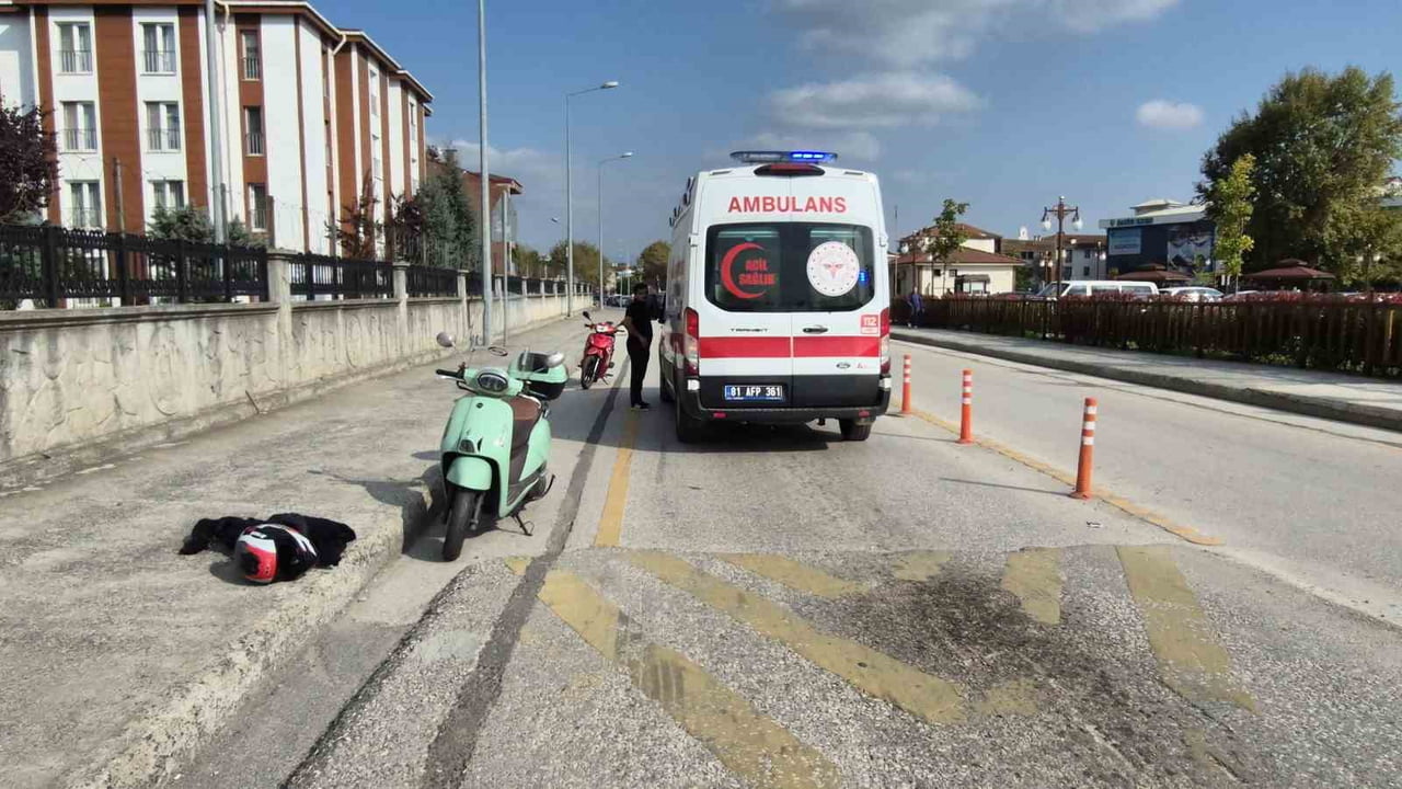 DÜZCE'DE MOTOSİKLETİN DEVRİLMESİ SONUCU SÜRÜCÜ YARALANDI.