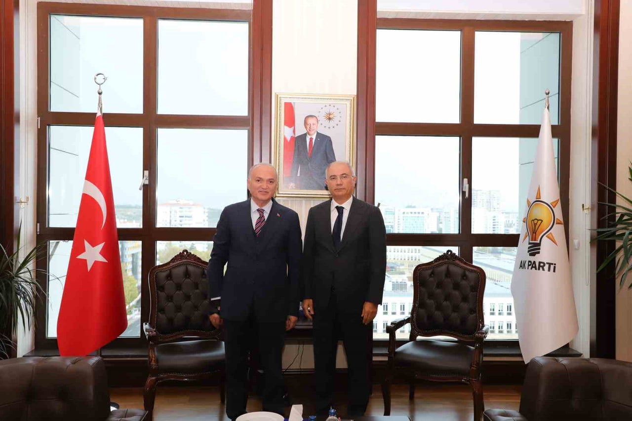 DÜZCE BELEDİYE BAŞKANI DR. FARUK ÖZLÜ, AK PARTİ GENEL BAŞKAN VEKİLİ EFKAN ALA’YI MAKAMINDA ZİYARET...